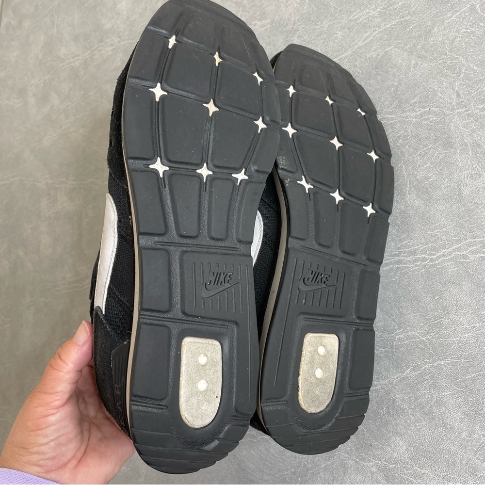 Nike Venture Runner Men's Black Sneakers - Picture 3 of 7
